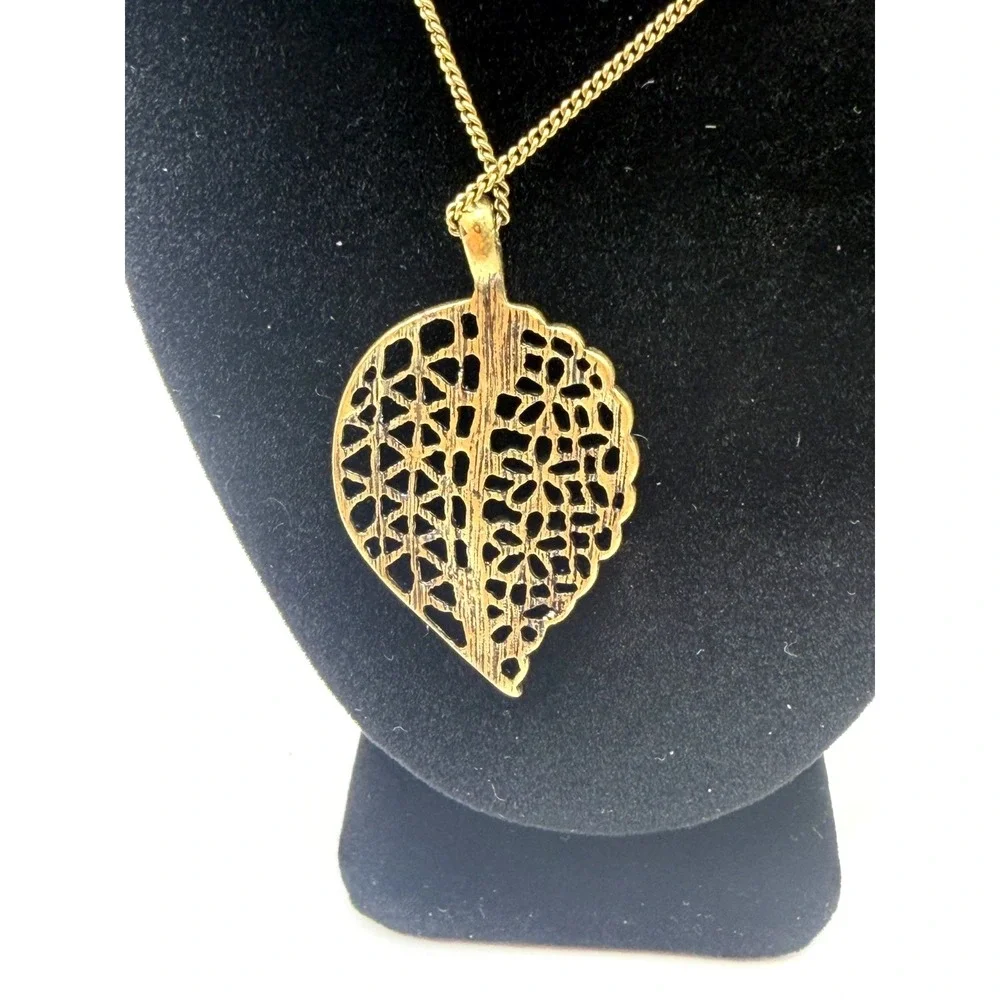 AVON Filigree Leaf Necklace, Earrings, Bracelet ~ 3 Piece Set‎ Gold Tone NEW
